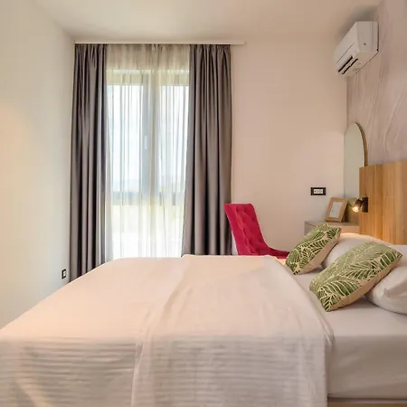 Luxury - Roma 2 - New ,with Private Pool Podstrana
