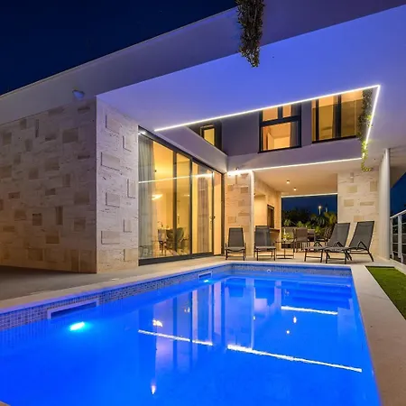 Luxury - Roma 2 - New ,with Private Pool Willa
