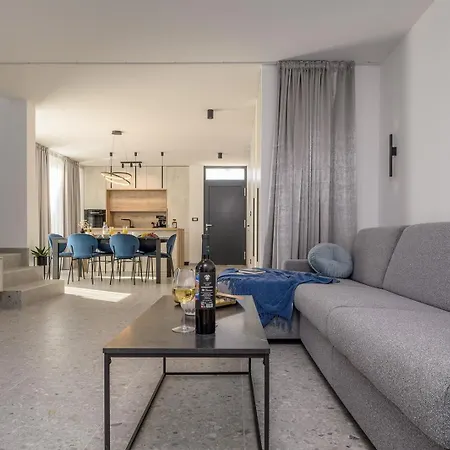 Luxury - Roma 2 - New ,with Private Pool Podstrana