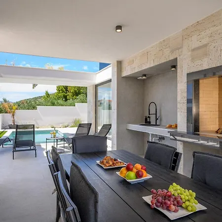 Luxury - Roma 2 - New ,with Private Pool Podstrana